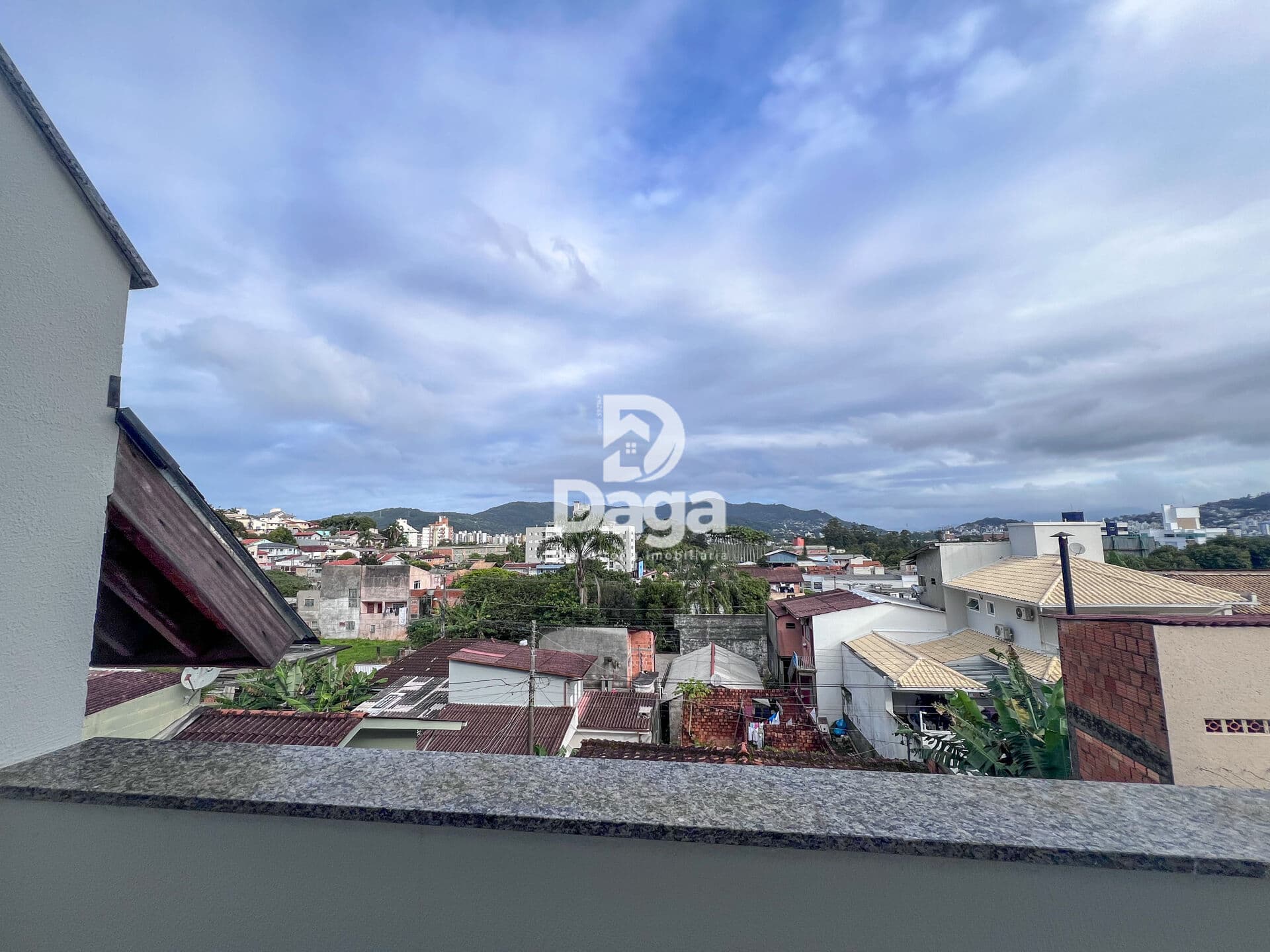Duplex novo C/ 3 Suítes no bairro Itacorubi