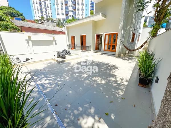 Casa 3 dormitórios, sendo 1 suite - Itacorubi - Florianópolis