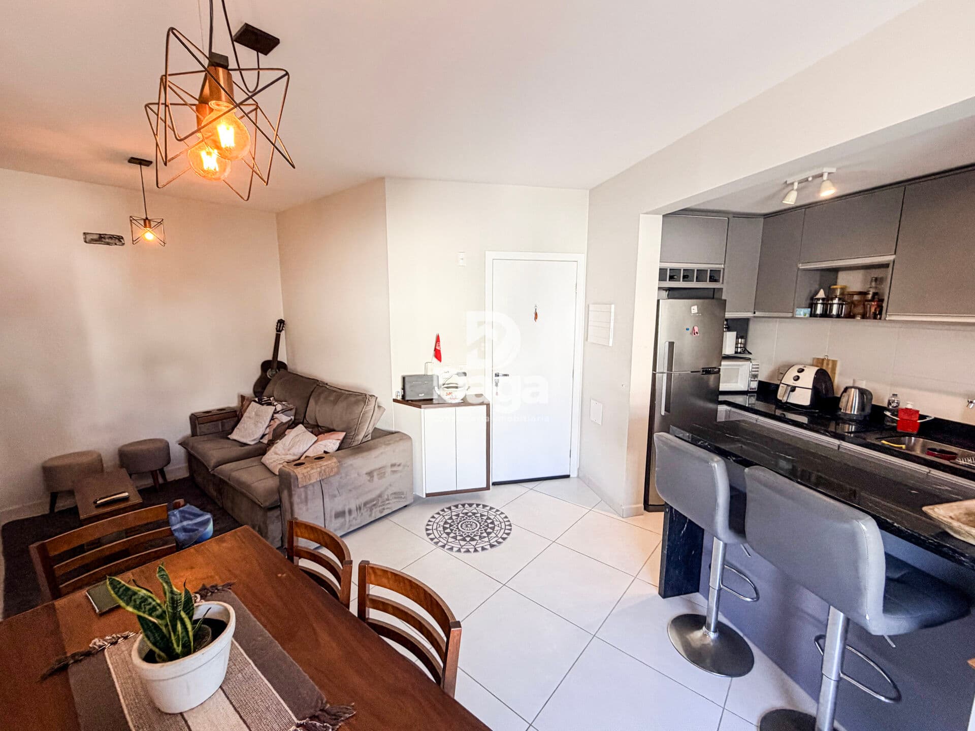 Apartamento 2 Dormitórios com Suíte na Carvoeira, Florianópolis/SC