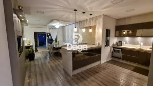 Casa á venda em Carianos, Florianópolis/SC