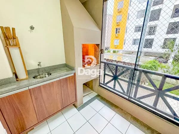 INCRÍVEL Apartamento de 3 Dormitórios com suíte na famosa praça da Nema - Itacorubi