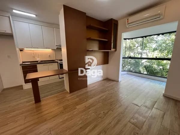 Apartamento No Itacorubi, pertinho do Mercado São Jorge.