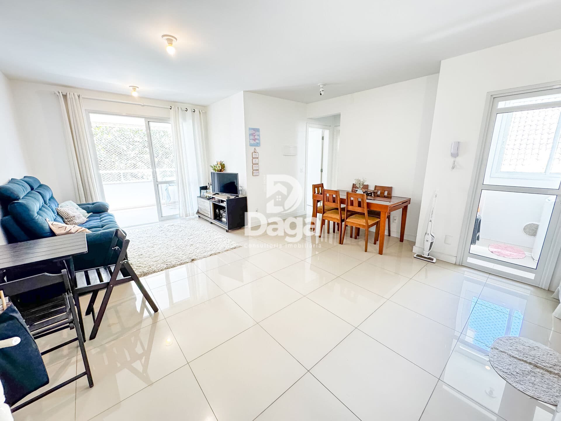 Apartamento no Pantanal - 2 dormitorios, sendo 1 suite - Florianópolis/SC