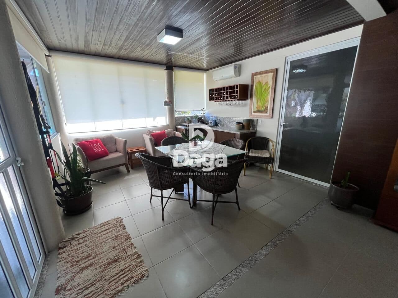 Casa Alto Padrão, em Local Super Agradável -Aceita Permuta por apto na região.
