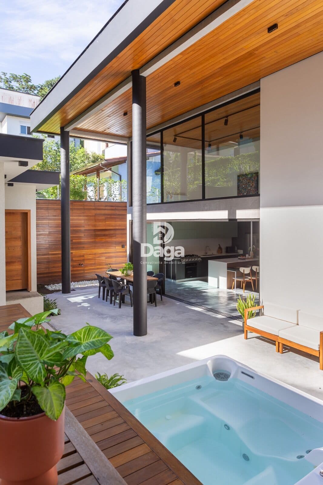 Casa Alto Padrão em condomínio fechado.