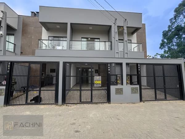 Sobrado de 96 m² no centro de Balneário Piçarras - 650 mt do Mar