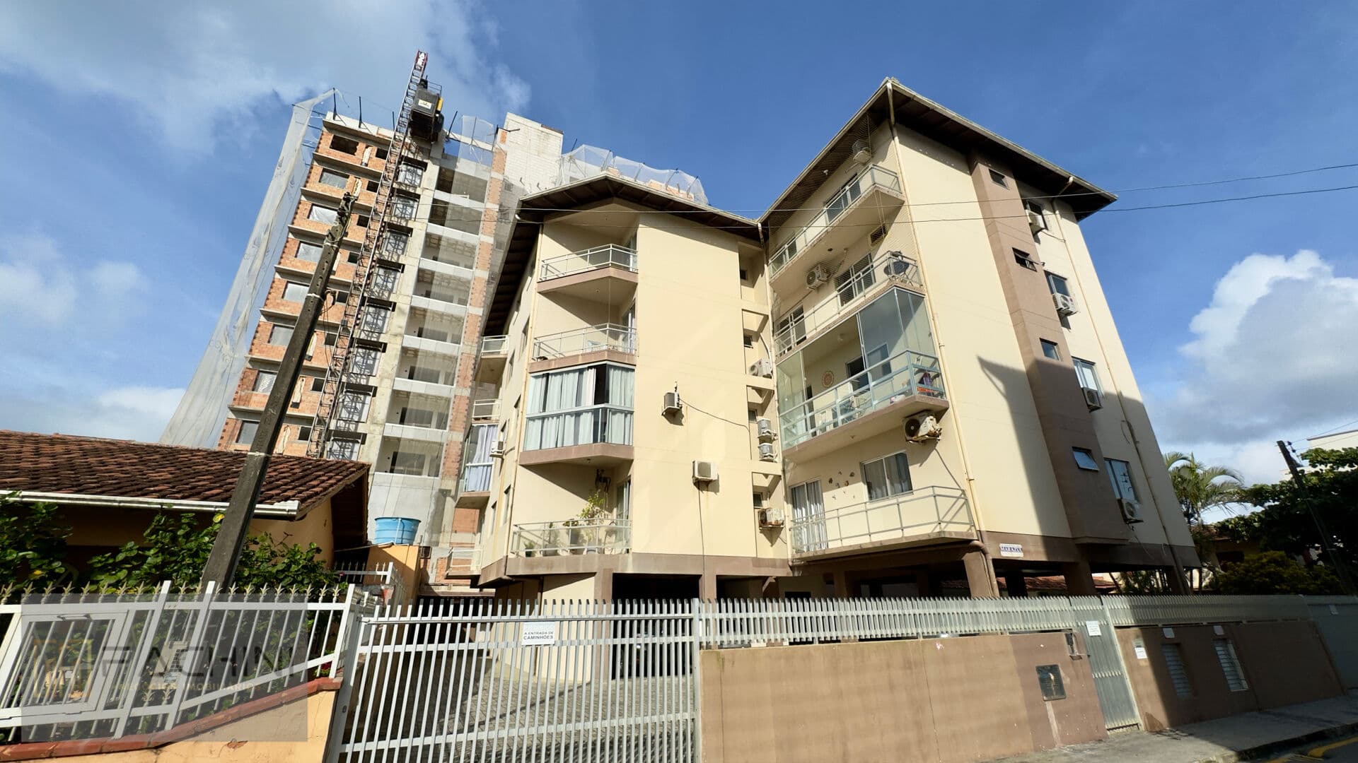 Apartamento Semi Mobiliado à 100 metros do Mar