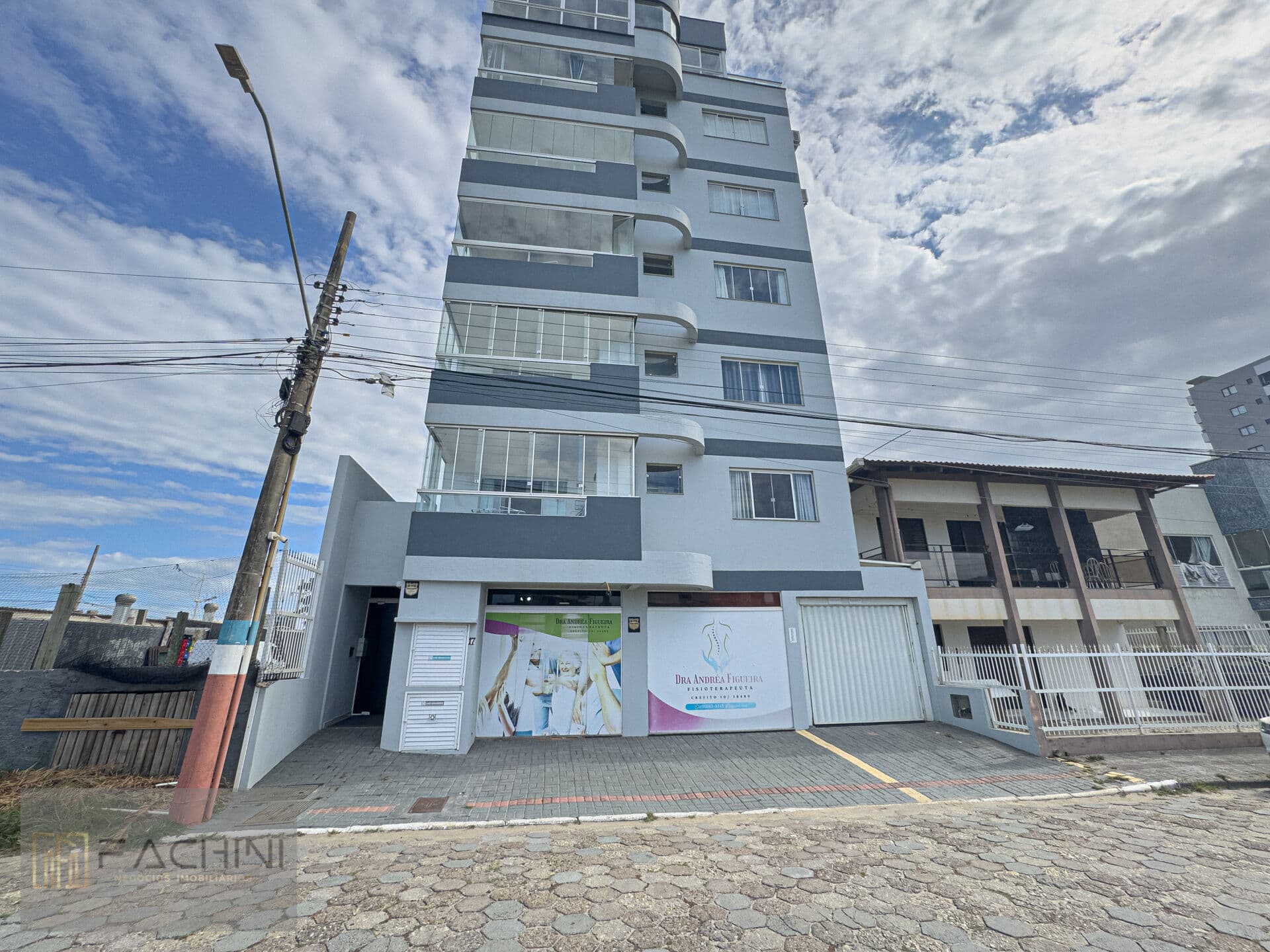 Apartamento quadra-mar com área externa