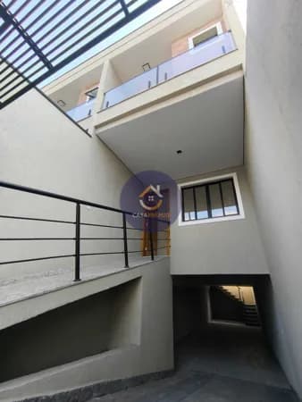 Casa Sobrado - Frontal no Bairro da Penha
