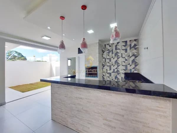Casa Padrão com 3 dormitórios, sendo 1 suíte