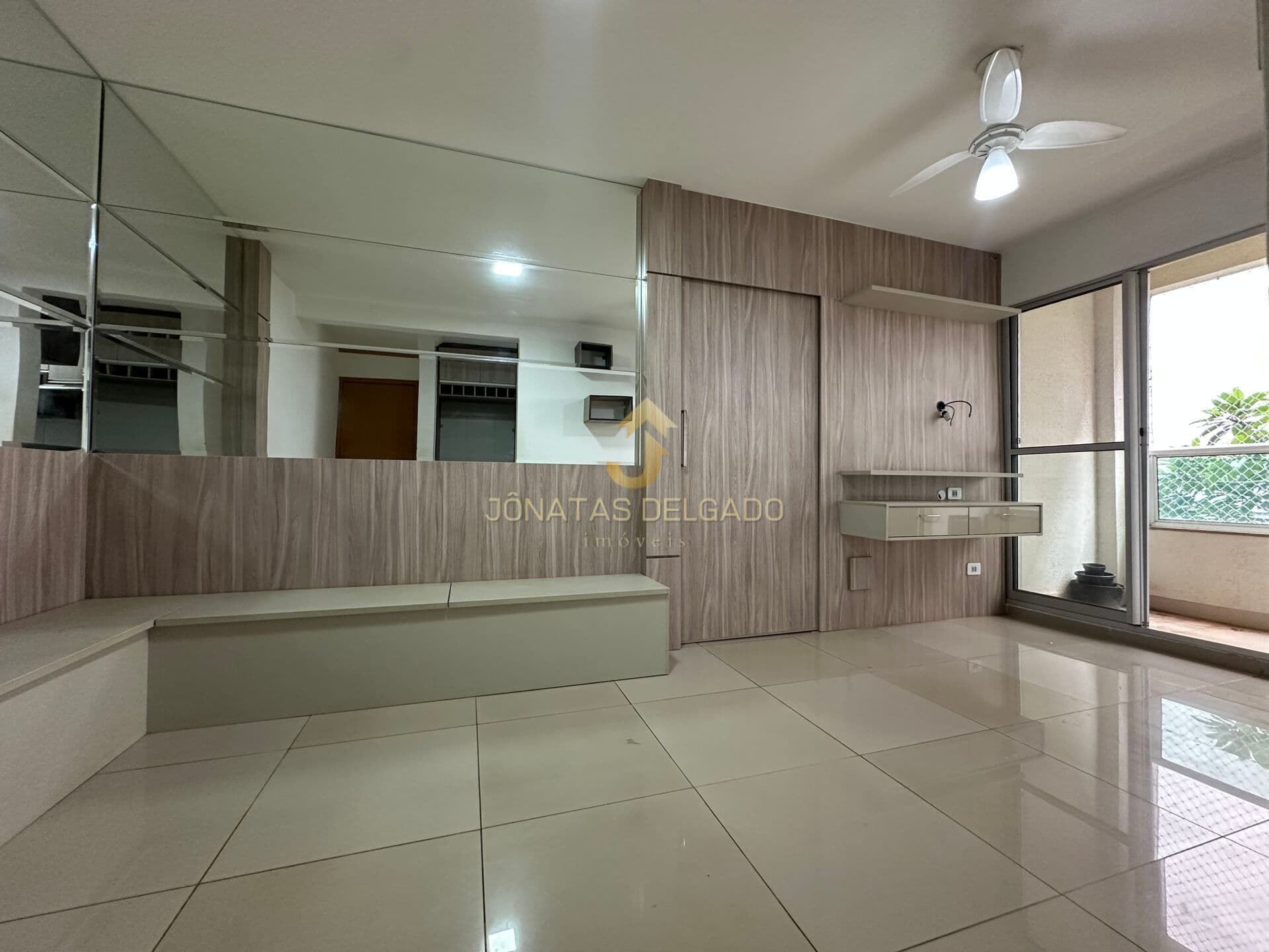 Apartamento mobiliado, 3 quartos sendo 1 suíte (R$430 mil) Vila Bosque, Maringá-PR.
