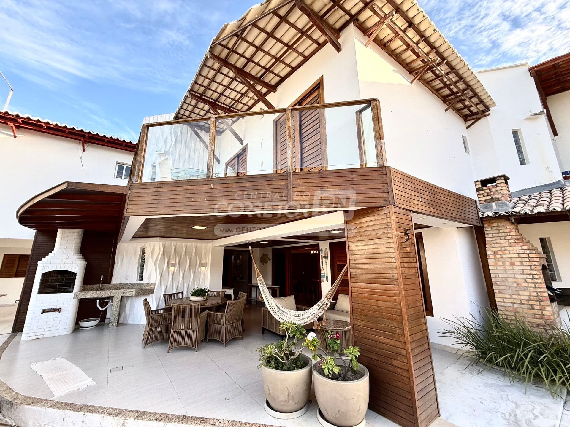 Júnior Creci 4745 - 84 99922.4172 - Casa Duplex à Beira-mar c/ 5 suítes - R$ 1.800.000 - Tabatinga - Nísia Floresta