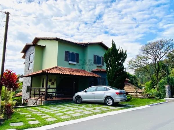 Casa Duplex, com área de lazer, em Condomínio, em Resende