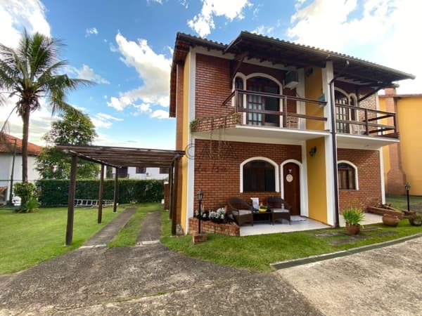 Casa duplex no tranquilo bairro de Penedo, em Itatiaia-RJ