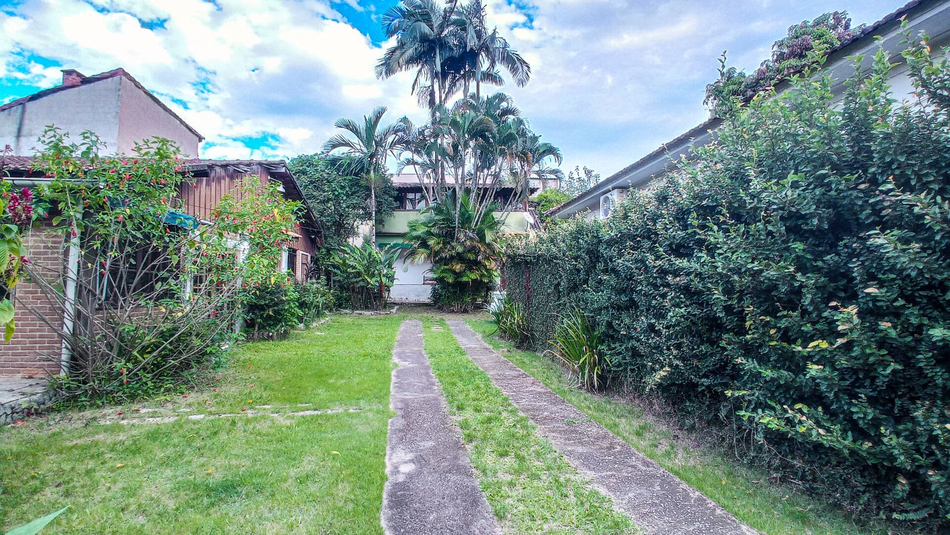 Casa Duplex com 3 quartos, sendo 1 suíte