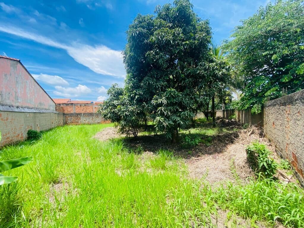 Terreno plano, com 448 m2 e murado, no Jardim D'oeste, em Resende