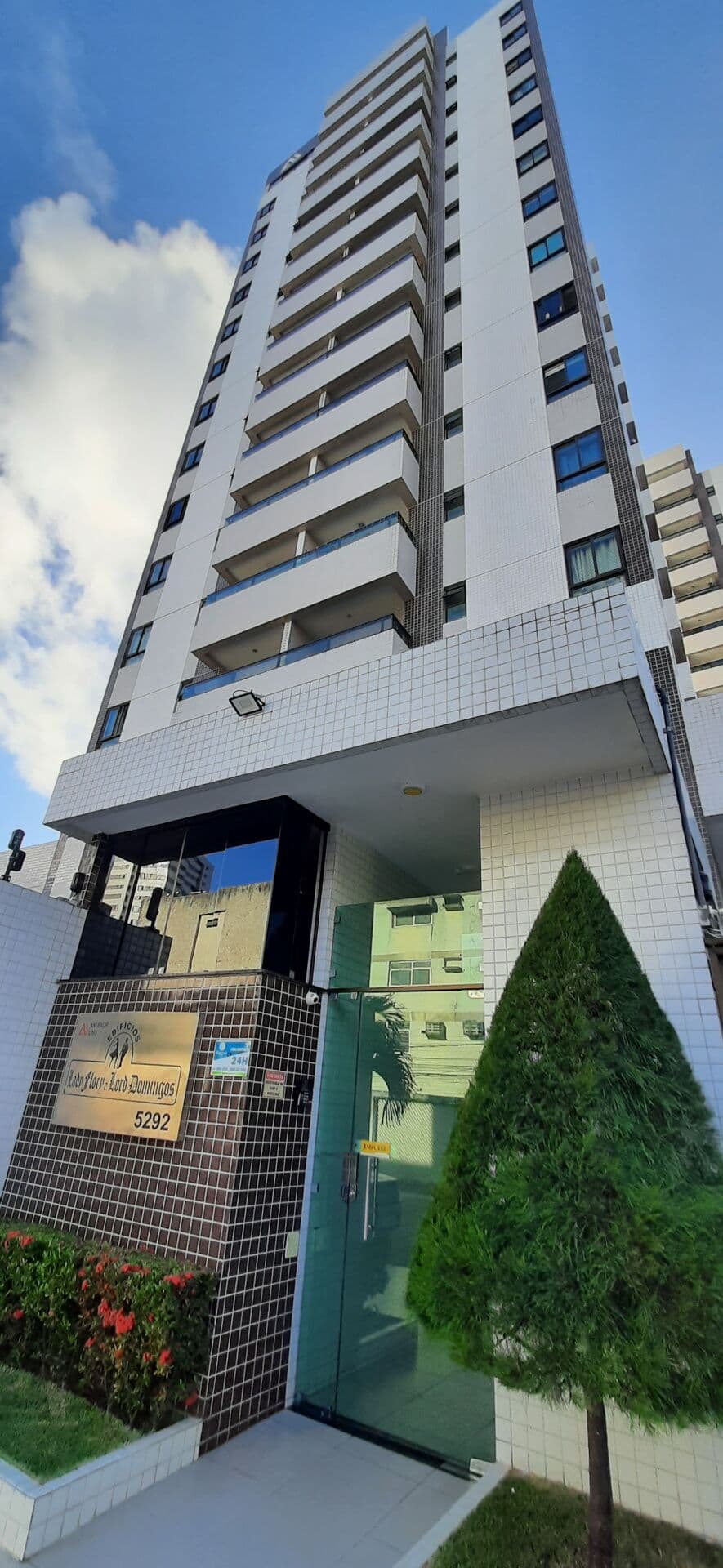 Apartamento a venda em Candeias c/ 2qtos 1 suíte 60m²
