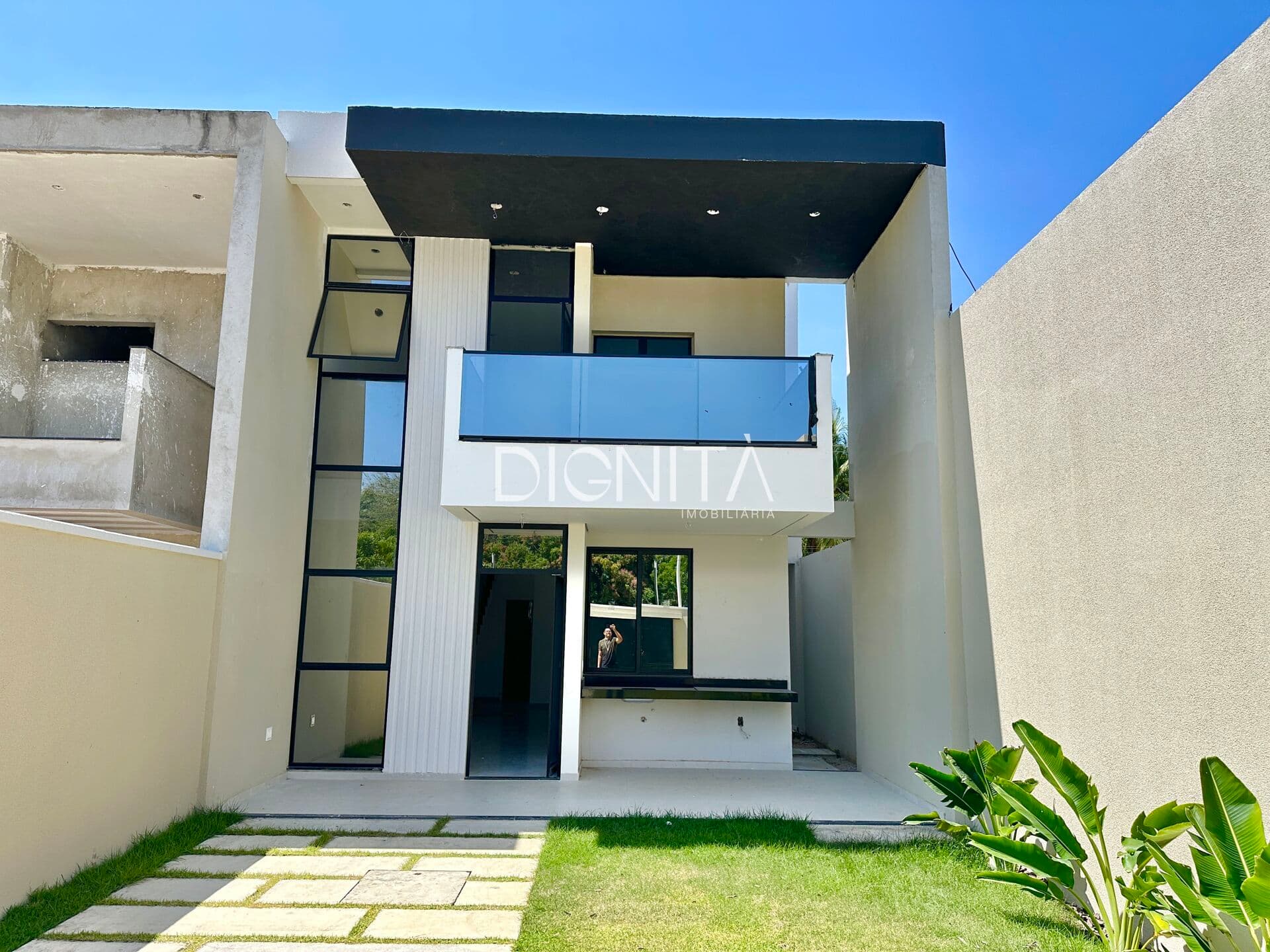 Vendo casa duplex em rua privativa 4 suítes- Eusébio-CE