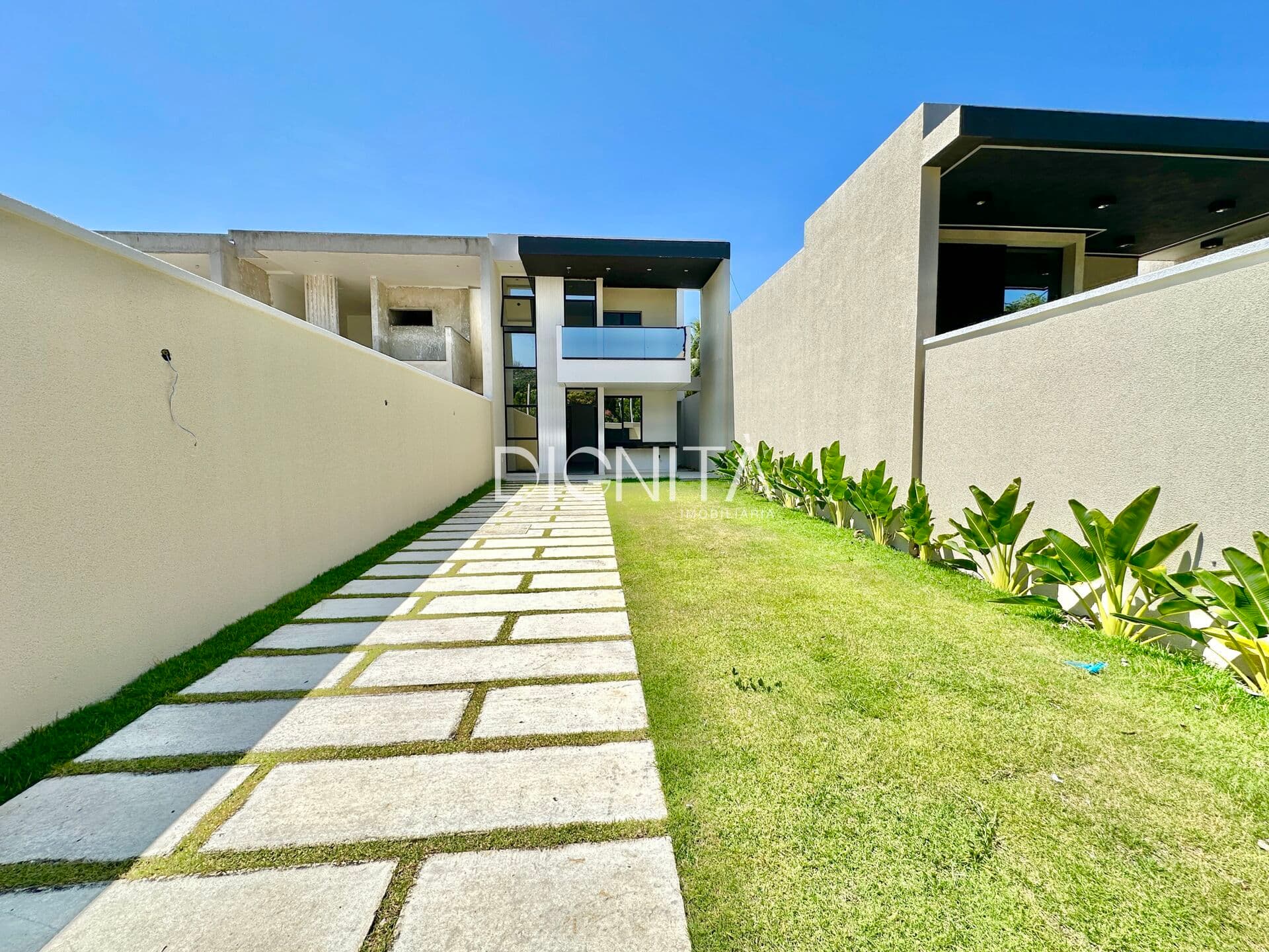 Vendo casa duplex em rua privativa 4 suítes- Eusébio-CE