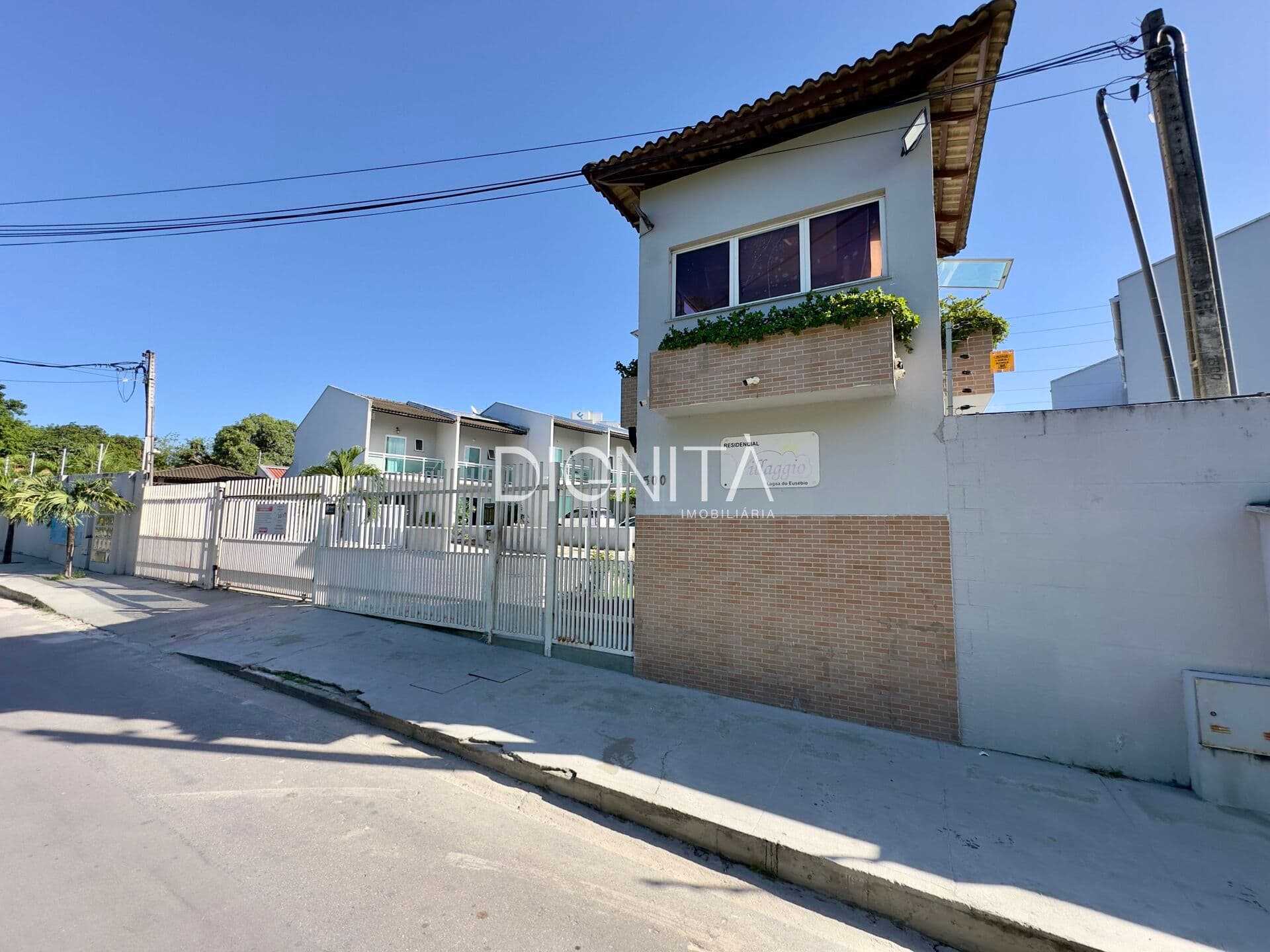 Casa em Condomínio 2 suítes 3 vagas de garagem - Centro Eusébio-CE