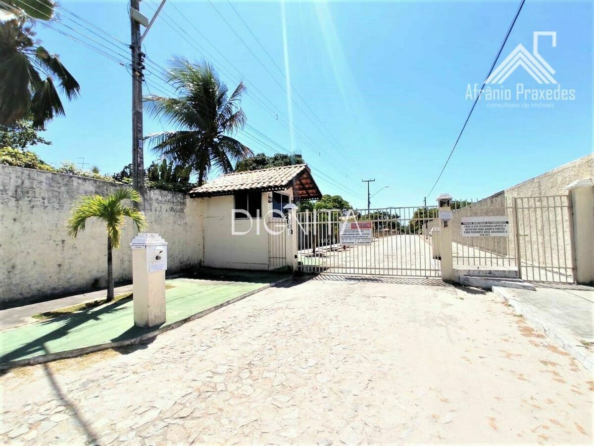 Casa Duplex 3 Suítes em rua privativa- Eusébio