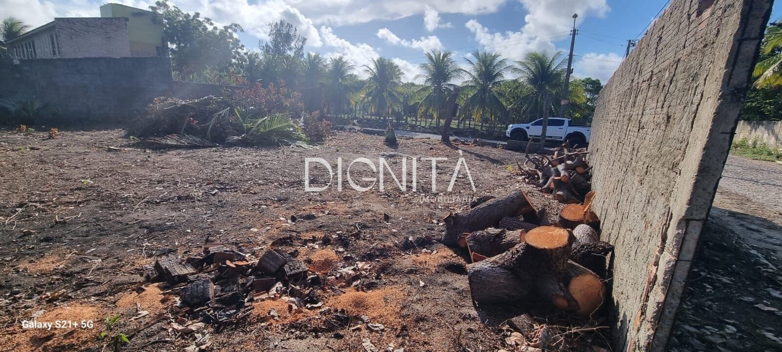 Oportunidade. Terreno de esquina 23,5m X 30m Próximo a CE 010 e CE 025