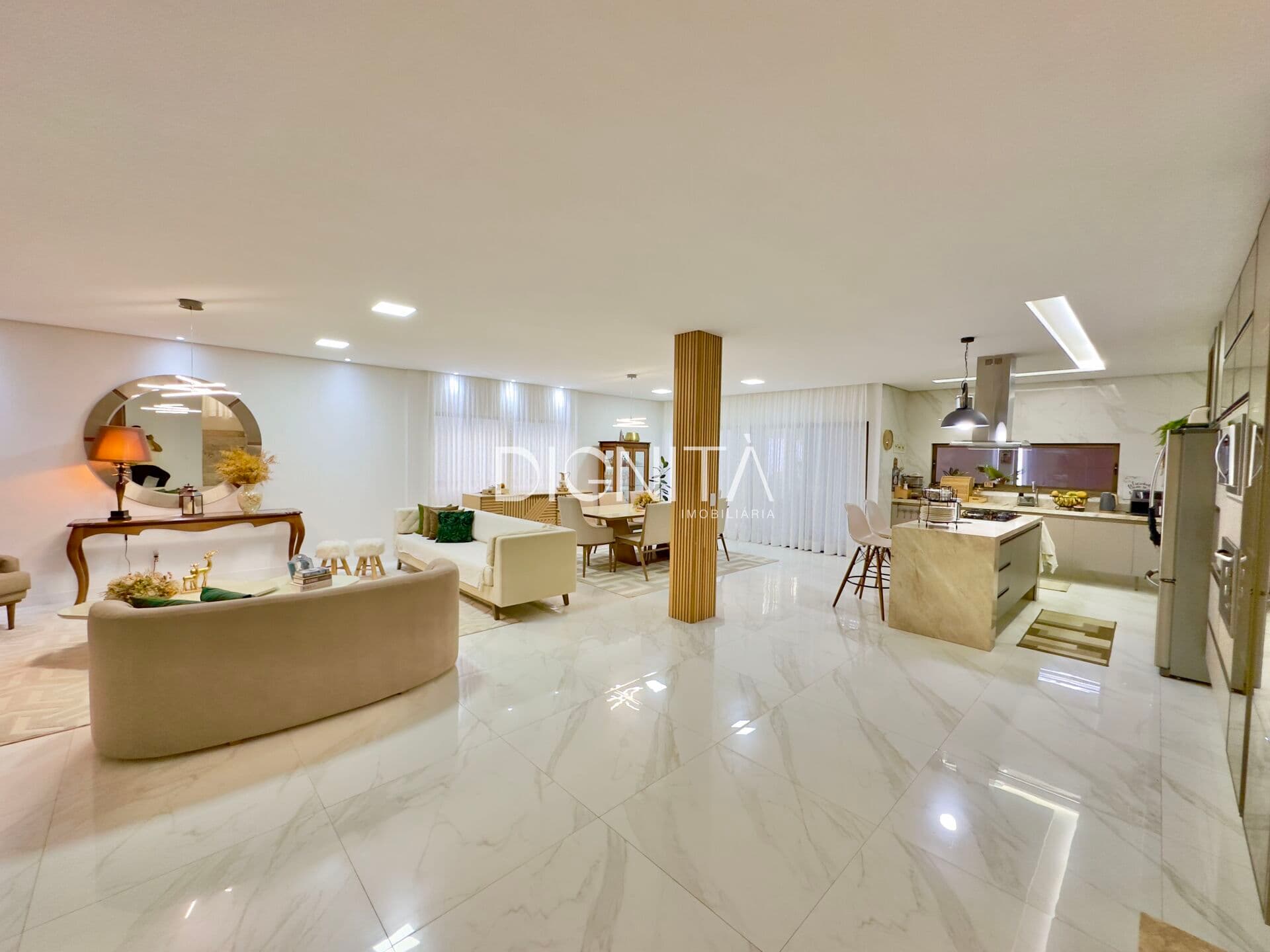 Casa de luxo com Vista Permanente para Área Verde Porteira Fechada- Alphaville Ceará I