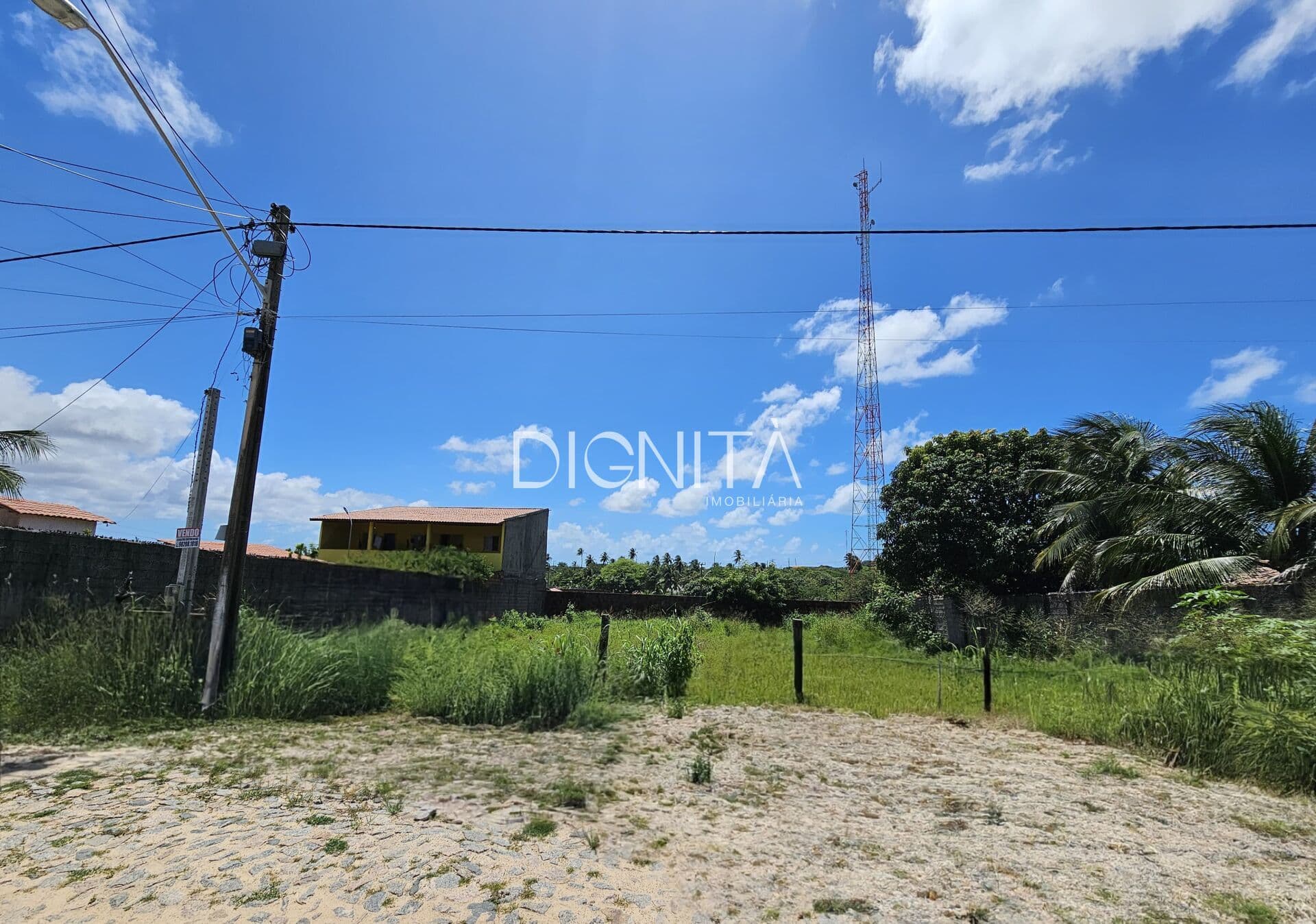 Terreno à Venda em Localização Estratégica