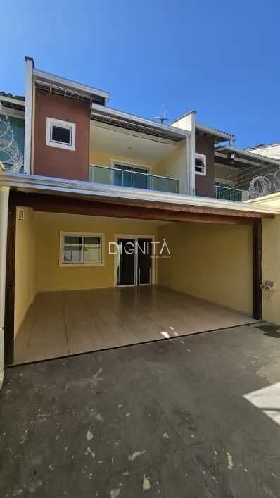 Casa Duplex com 4 dormitórios sendo 2 Suítes Encantada - Eusébio