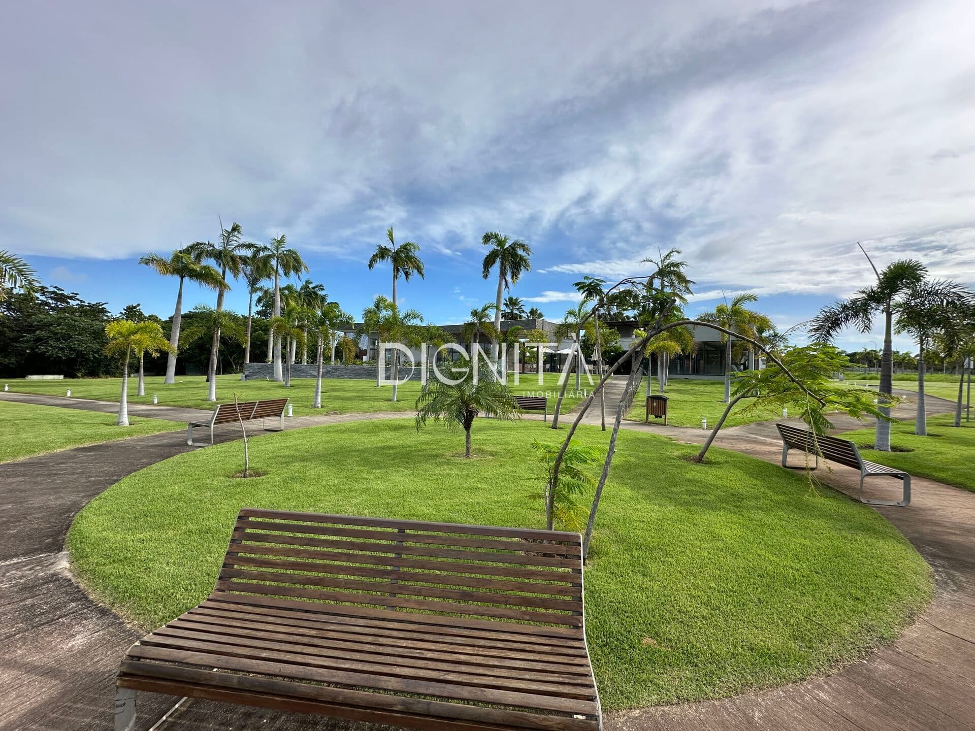Vendo lote de esquina com 2 frentes em condomínio fechado - Jardins Terra Brasilis