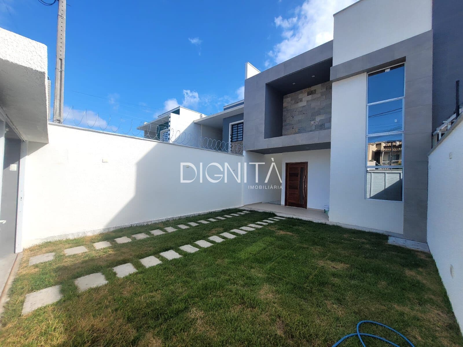 Casa Alto Padrão 4 suítes Eusébio-CE
