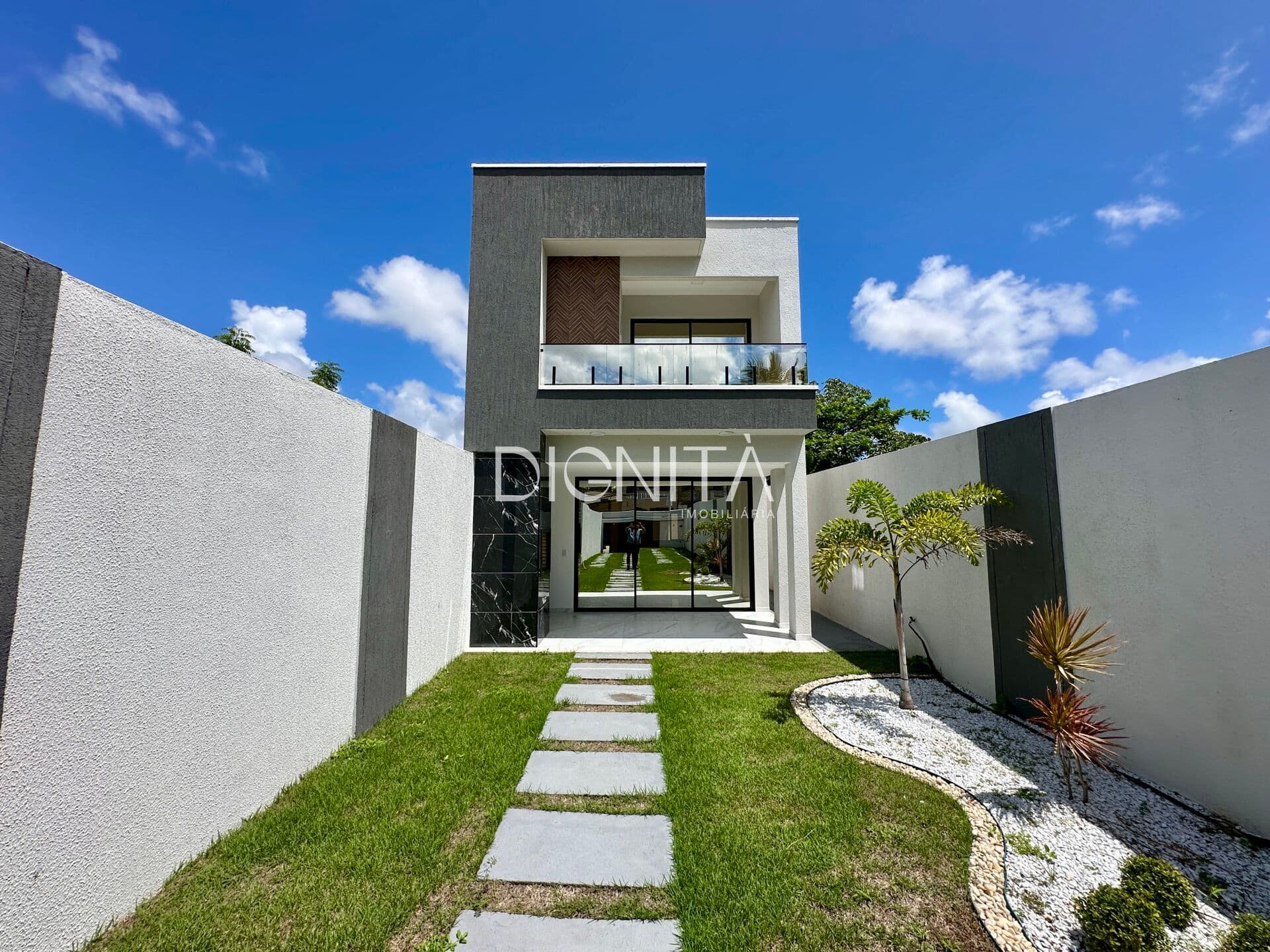 Casa duplex à venda com 4 suítes - Eusébio-CE