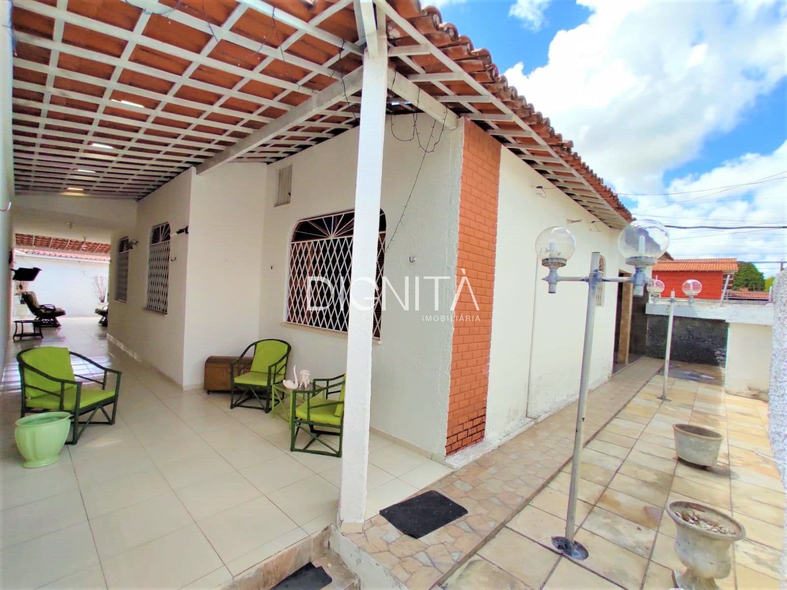 Casa residencial ou comercial á venda - Cidade dos funcionários - Fortaleza/CE