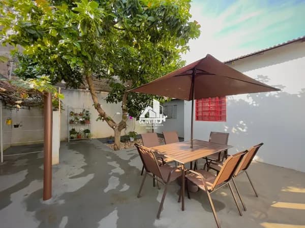 CASA A VENDA REGIAO LESTE.