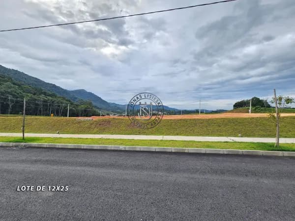 Terreno à Venda com 300m² | Itoupava Central | Localização Estratégica