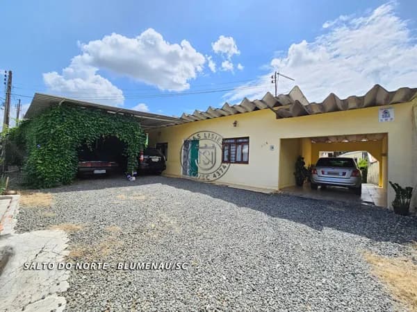 Casa à venda com 2 residências em terreno de 1.000m² Industrial no Salto do Norte em Blumenau