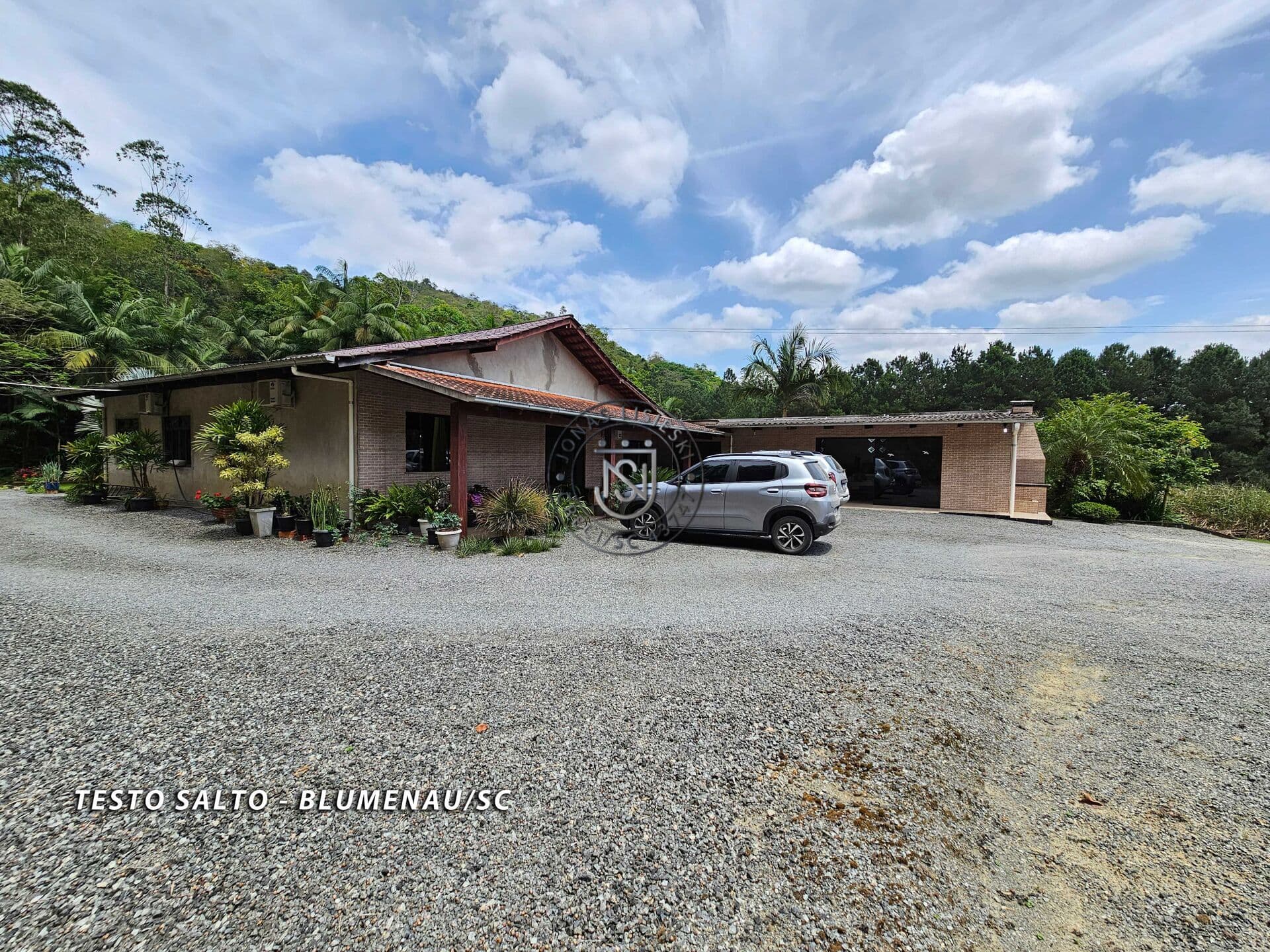 Sítio à Venda no Testo Salto em Blumenau – 28.000m² com Casa Principal e Casa Auxiliar Próximo à Karsten