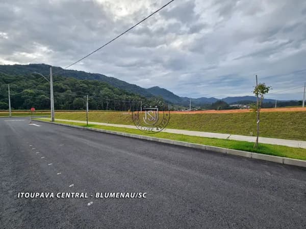 Terreno à Venda com 300m² | Itoupava Central | Localização Estratégica
