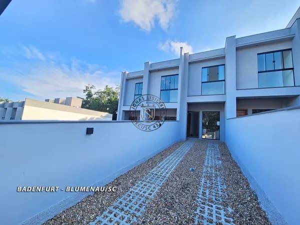 Sobrado com 2 Suítes e Amplo Terreno no Badenfurt – Rua Sem Saída e Excelente Localização!