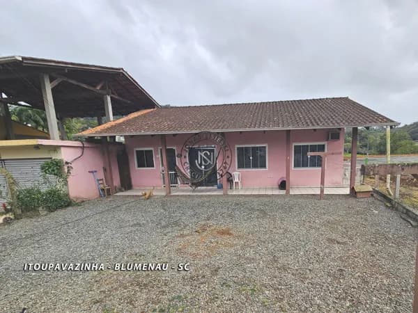 Casa à Venda com Terreno Amplo na Rua Frederico Jensen – Itoupavazinha, Blumenau
