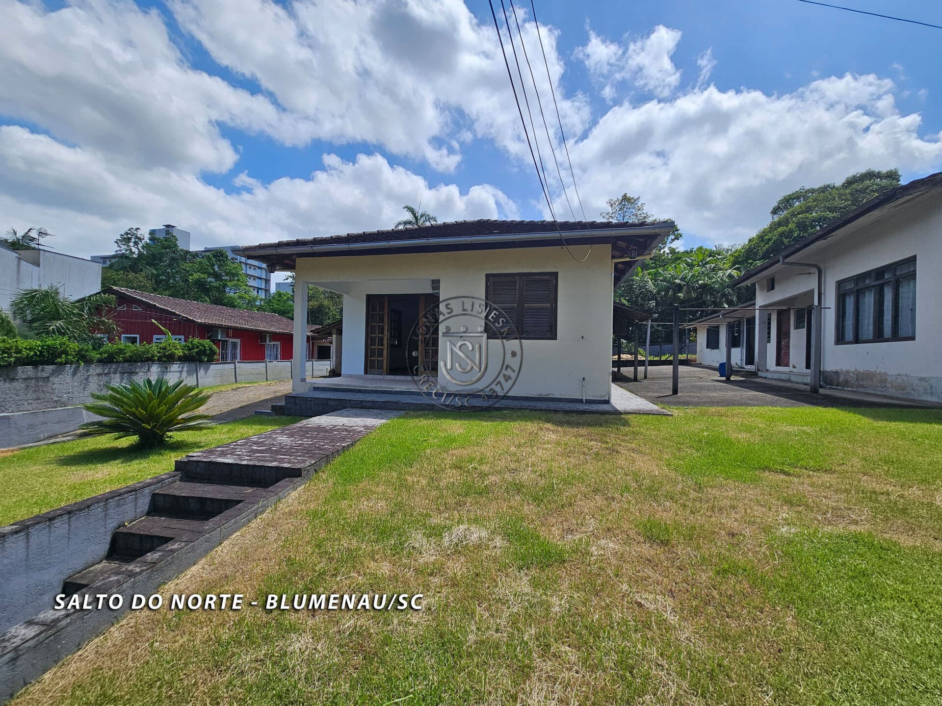 Ampla Casa à Venda no Salto do Norte – Terreno Comercial de 1.137m² em Blumenau-SC