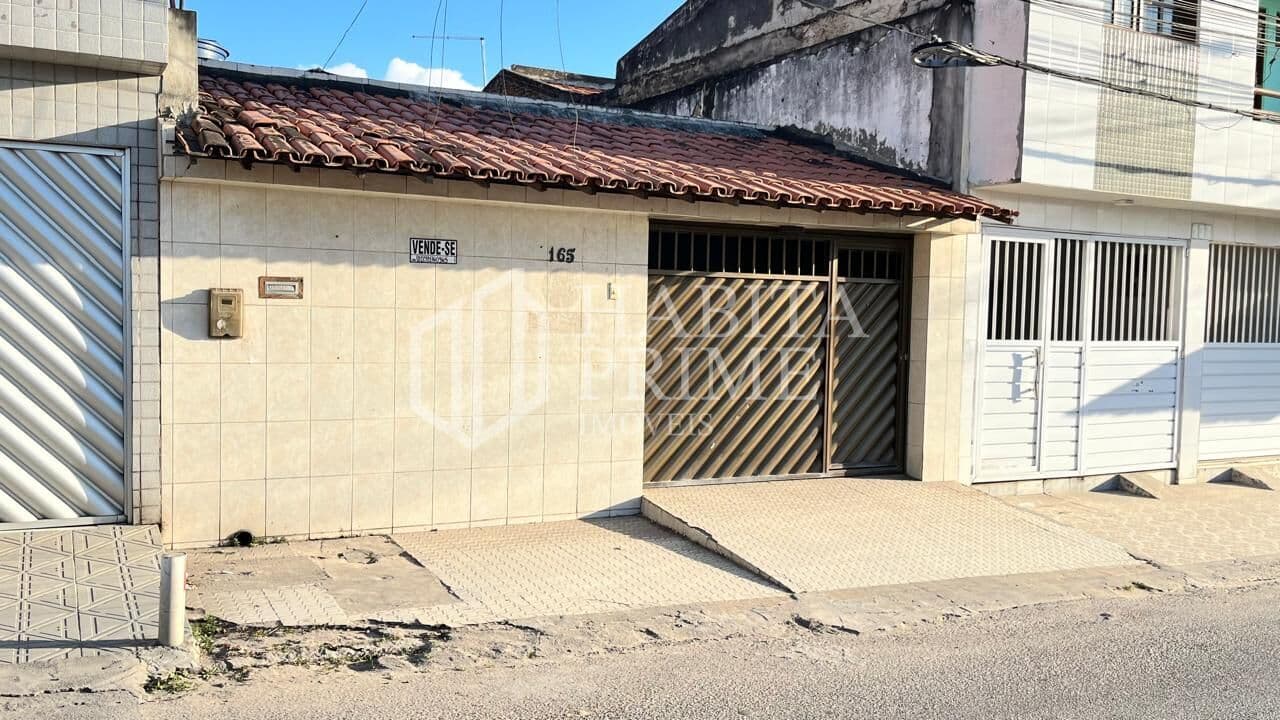 Casa/Comércio à Venda na Av. Manoel de Abreu, Caiuca – 3 Quartos, Suíte, Quintal e Garagem em Localização Estratégica