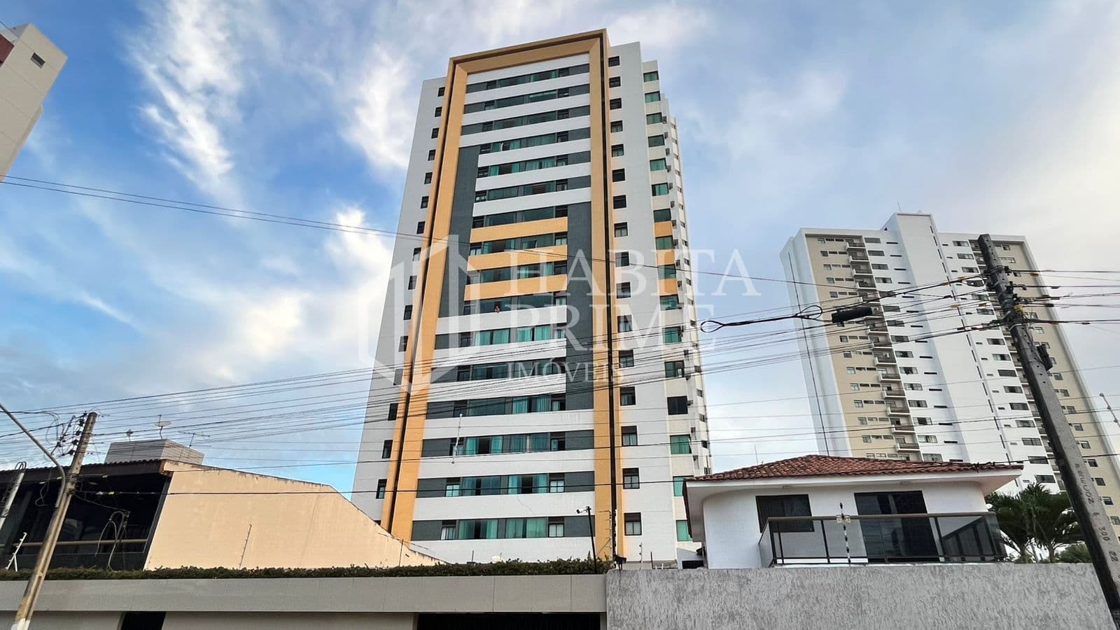Apartamento para alugar no Maurício de Nassau | 130m², 3 quartos no Ed. Manoel Afonso Porto