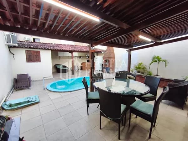 Casa com Piscina à Venda em Indianópolis, Próxima ao Shopping Caruaru, com 3 Quartos e Área Gourmet