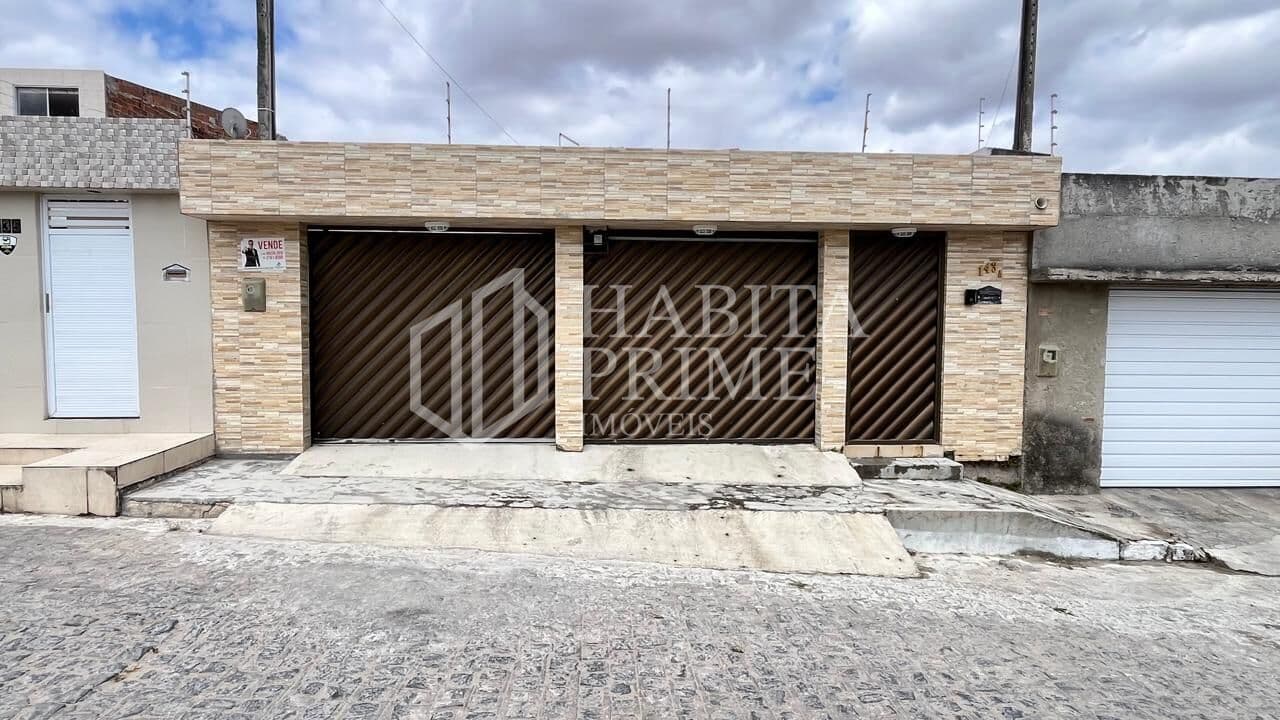 Casa à Venda no Residencial Baraúnas – 2 Quartos, Suíte, Quintal e Financiável | Caruaru