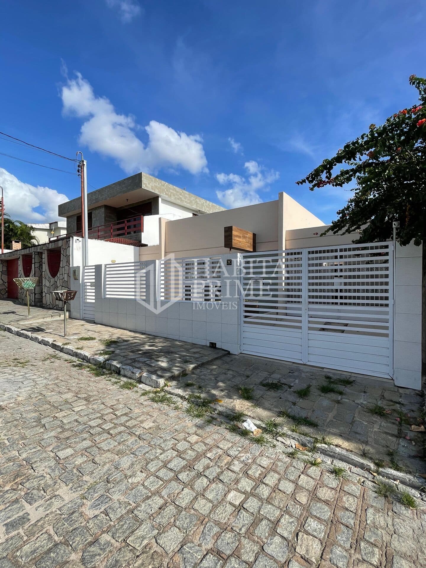 Casa à venda no Bairro São Francisco em Caruaru – 4 quartos, suíte e 175m²