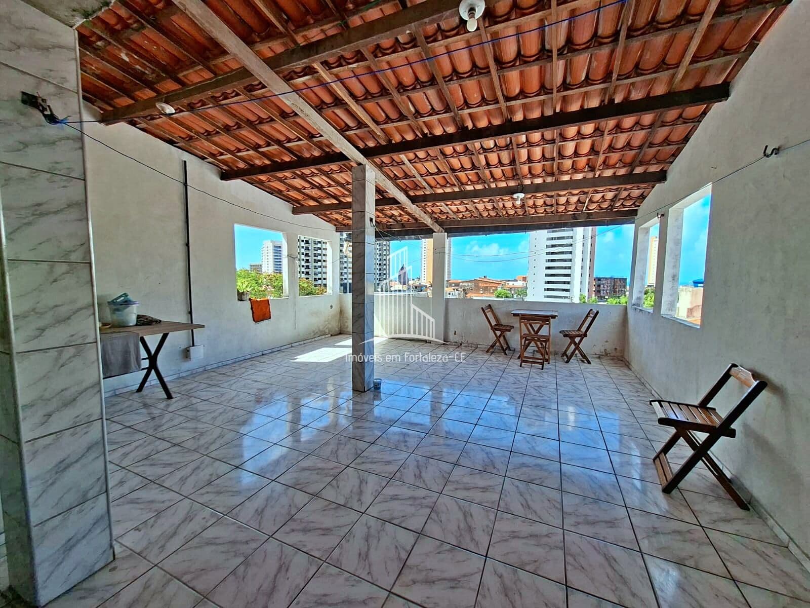 CS2262-Casa Triplex com ponto comercial à venda na Praia de Iracema
