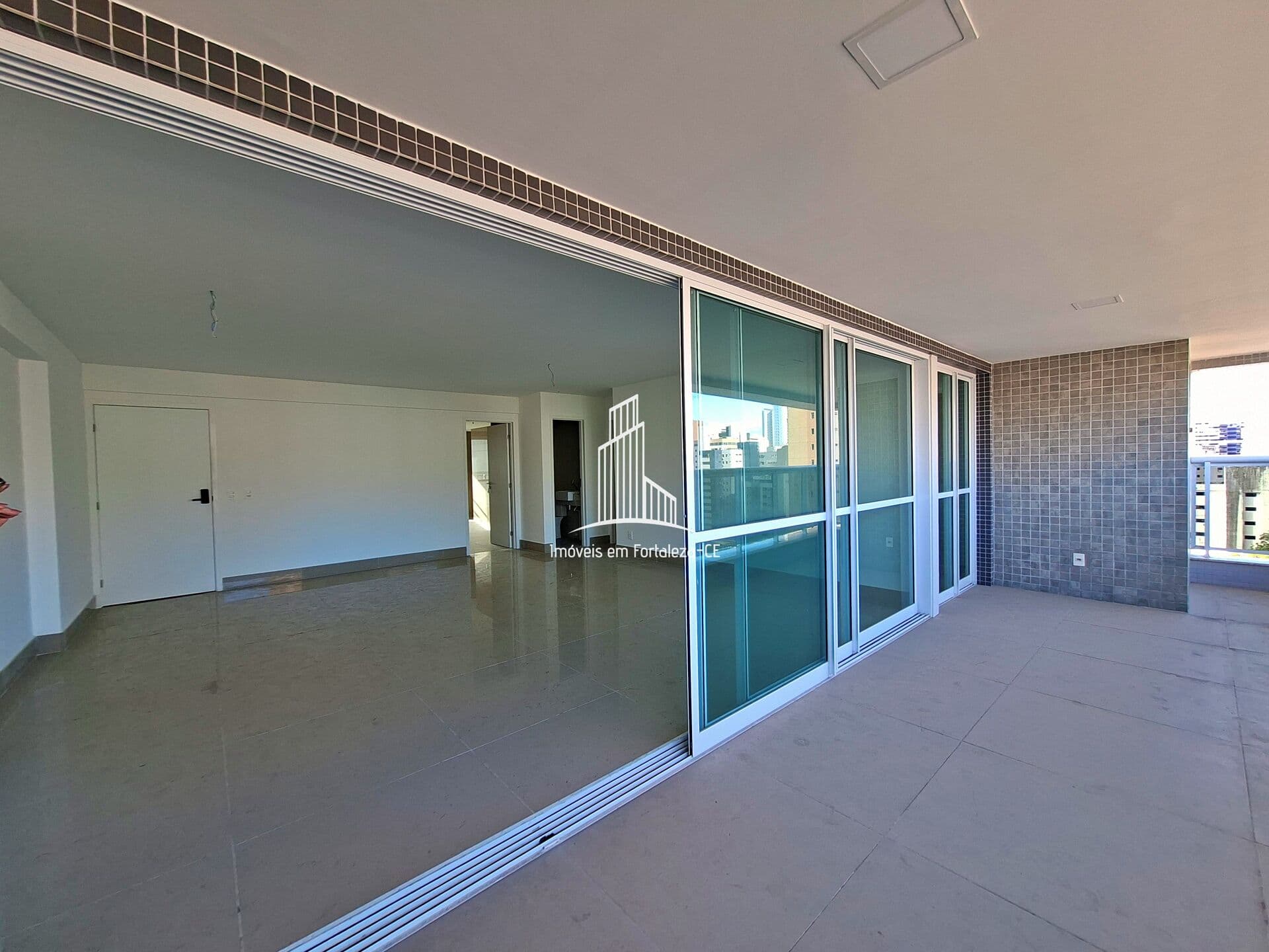 Ap2382- Alto padrão no Meireles, 4 suítes – 188m²