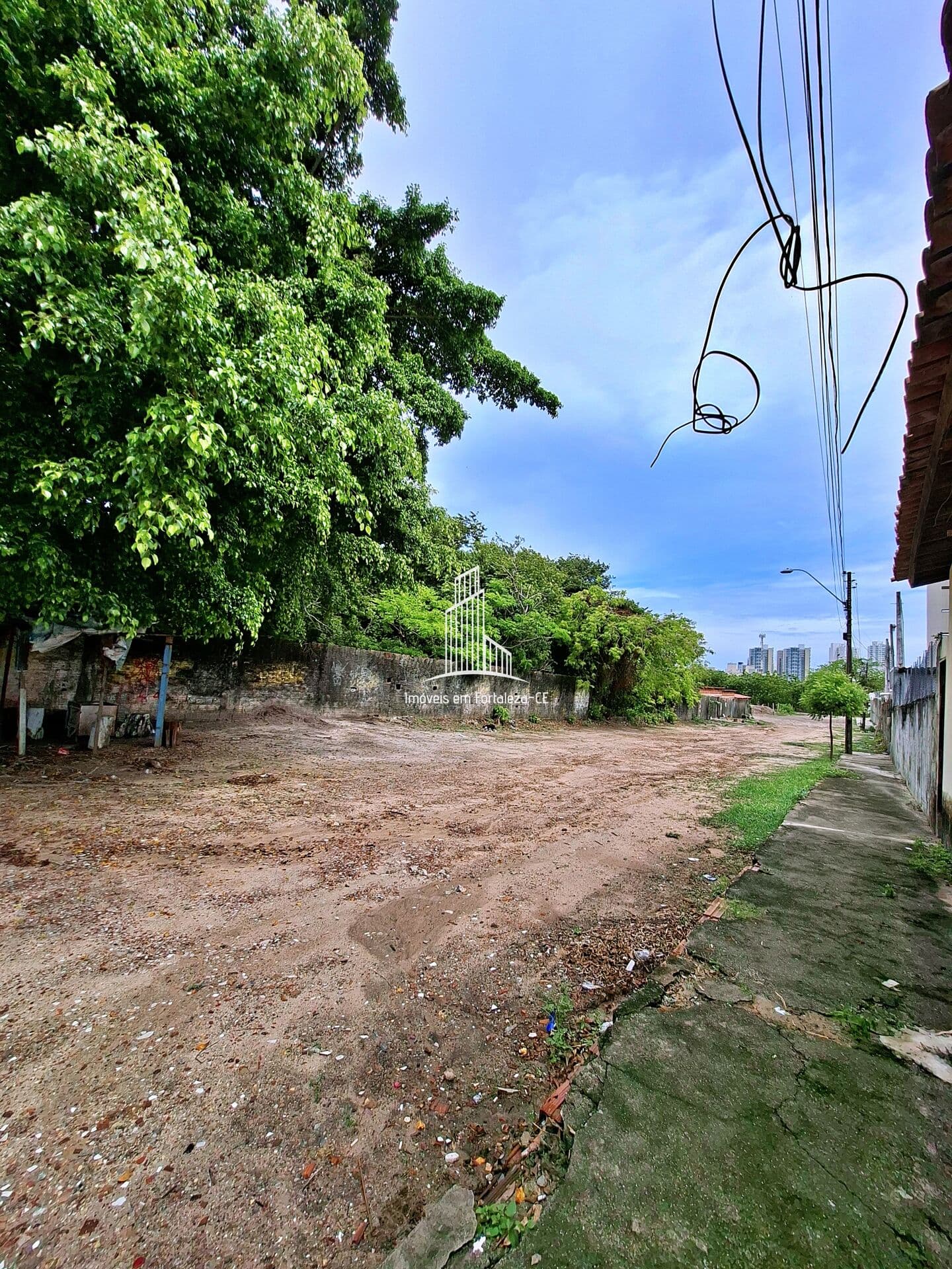 TE3002-Terreno à venda no Bairro Luciano Cavalcante - Fortaleza/CE