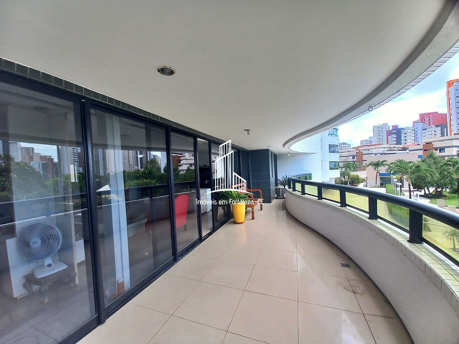 Apartamento a venda de 3 suítes no Cocó - Fortaleza/CE